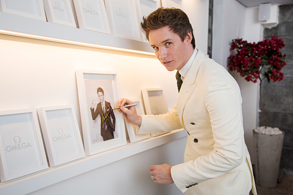 The wonderful replica Omega Constellation Globemaster 130.53.39.21.02.001 watches are the same with Eddie Redmayne.