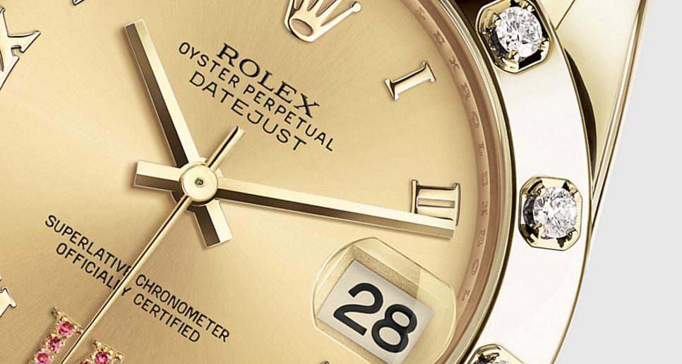 The 34 mm replica Rolex Pearlmaster 34 81318 watches have champagne dials.