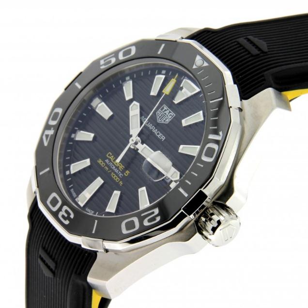 The 43 mm copy TAG Heuer Aquaracer WAY201A.FT6069 watches have black dials.