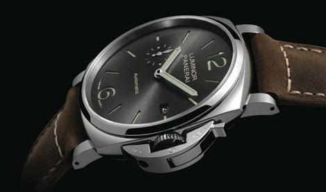 The elliptic square cases fake Panerai Luminor watches have protection bridges.