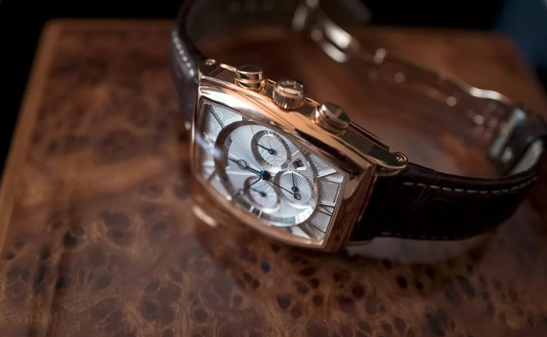 The 18k rose gold copy watches have brown leather straps.