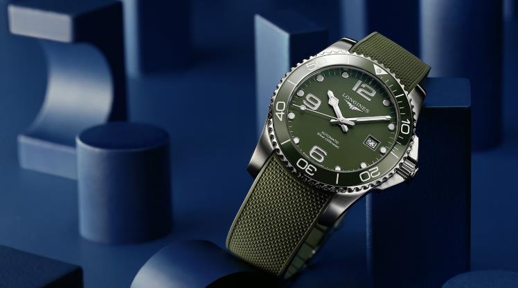 The green dials copy watches have green straps.